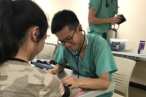 Student seeing a patient during Frontera trip