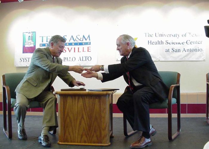 President Marc Cisneros of Texas A&M Kingsville and President John P. Howe, III of the UT Health Science Center sign the partnership agreement.