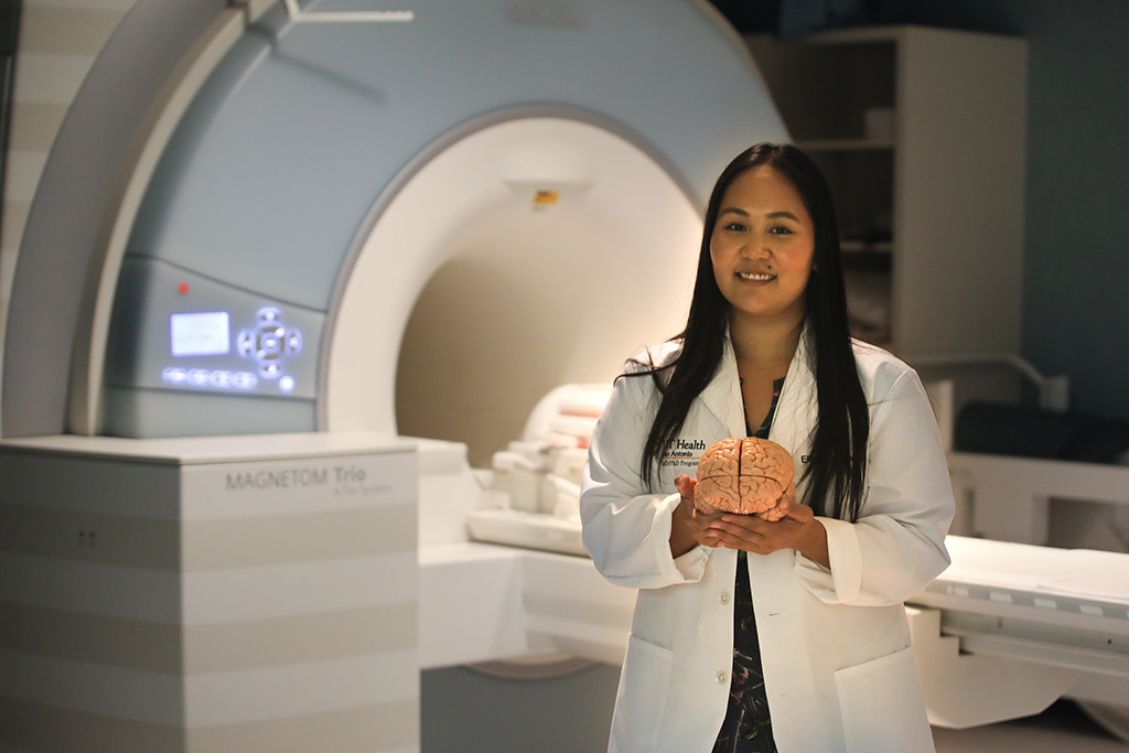 Cassandra Leonardo in front of MRI machine