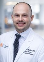 Headshot of Dr. Roberto Martinez in a physicians white coat